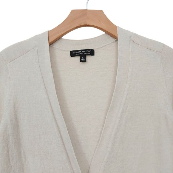 Banana Republic Womens Merino Wool Sweater Large Beige Button Up Knit V-Neck - Picture 2 of 12